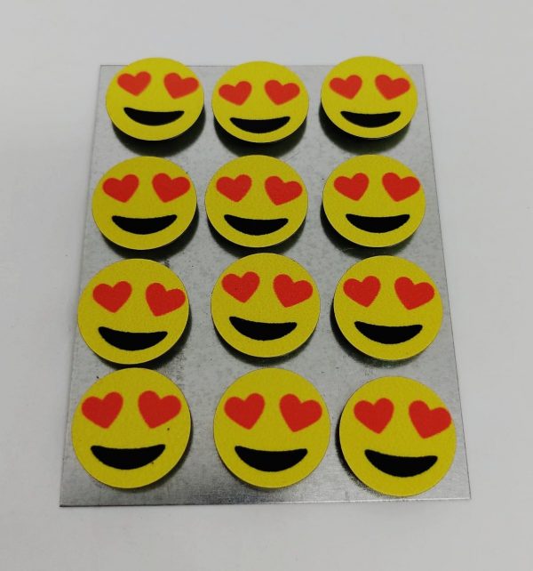 Botões Magnéticos (Imã) Emoji Coração com 12 Unidades